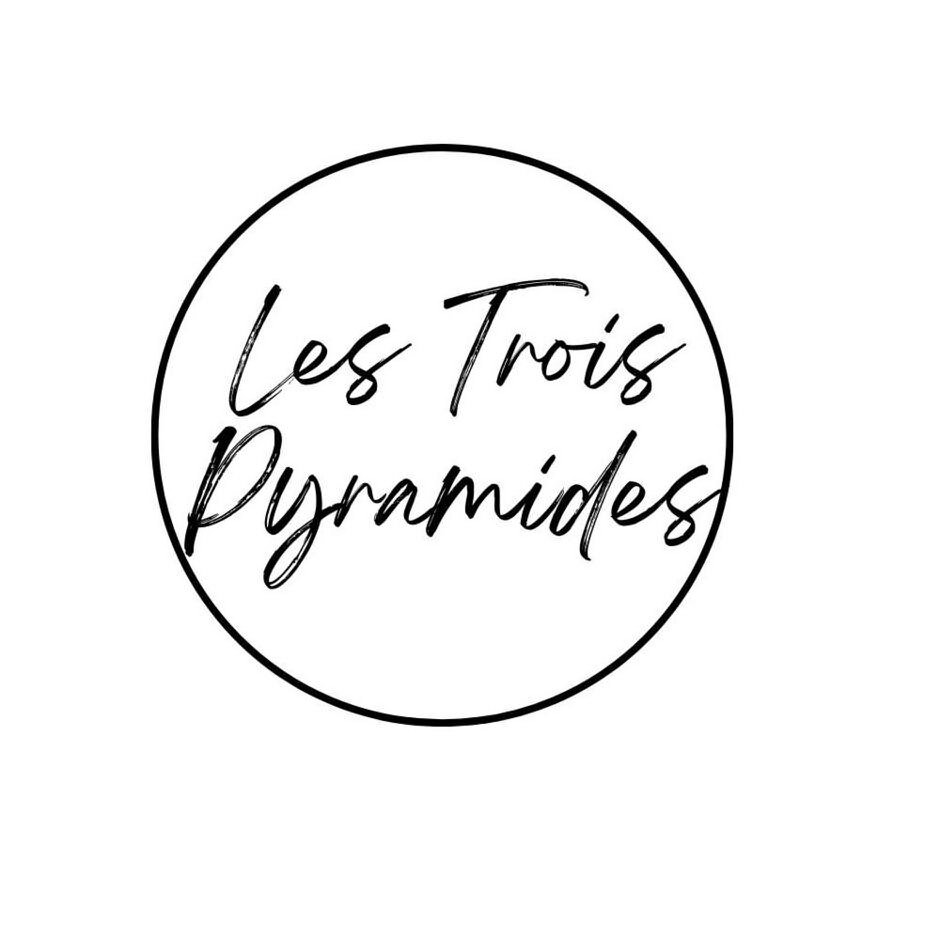  LES TROIS PYRAMIDES